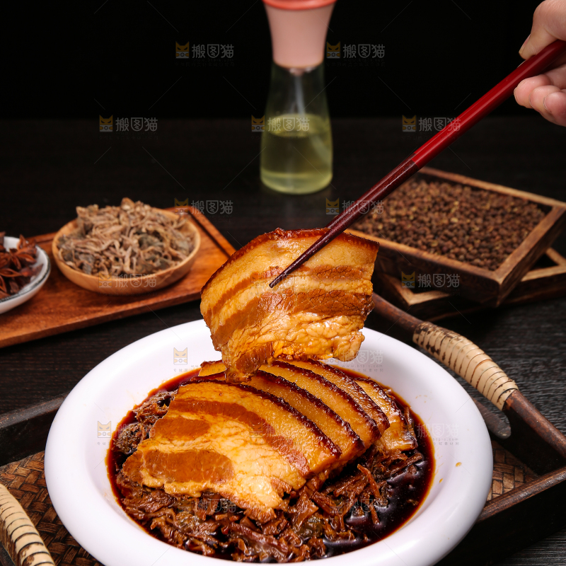 深底上的梅干菜扣肉