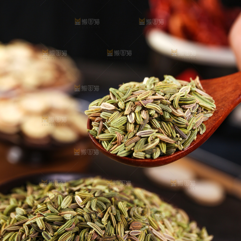 木底上的小茴香籽