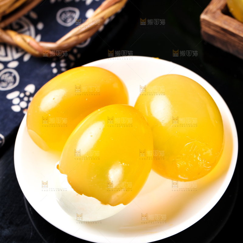 深底上的黄金皮蛋