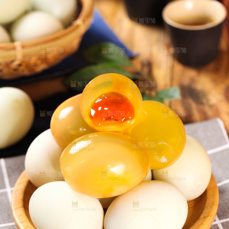 浅底上的黄心皮蛋