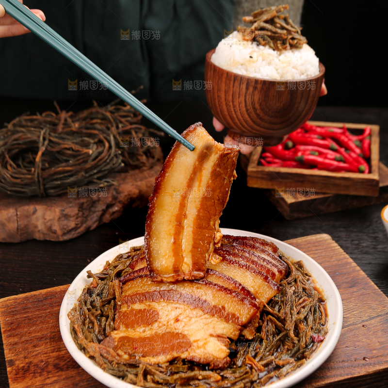 深底上的干豆角扣肉