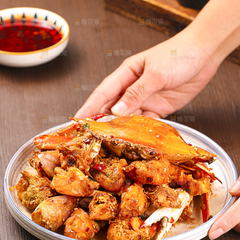 深底上的香辣梭子蟹