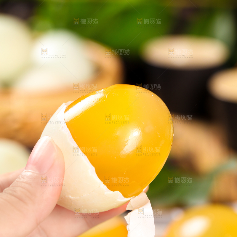 浅底上的黄心皮蛋