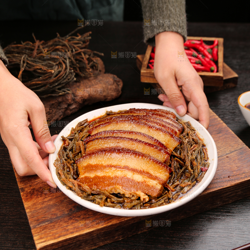 深底上的干豆角扣肉