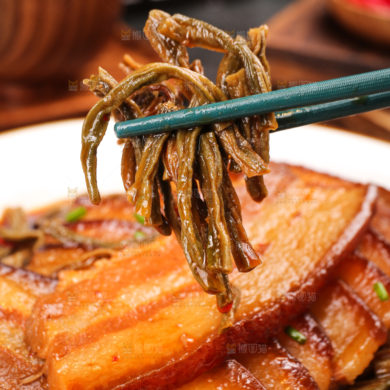 深底上的干豆角扣肉