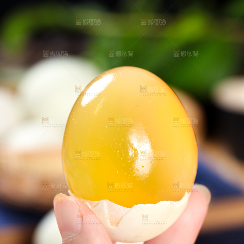 浅底上的黄心皮蛋