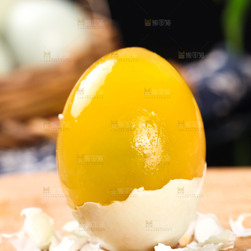 深底上的黄金皮蛋