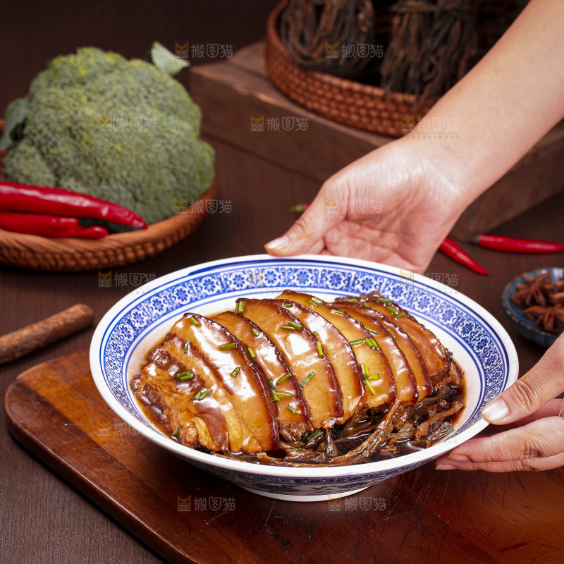 深底上的干豆角扣肉