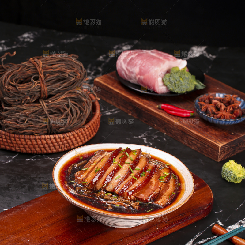 深底上的干豆角扣肉