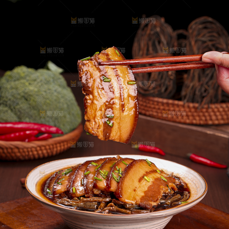 深底上的干豆角扣肉