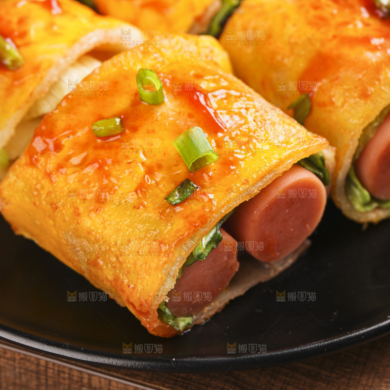 深底上的烤冷面卷