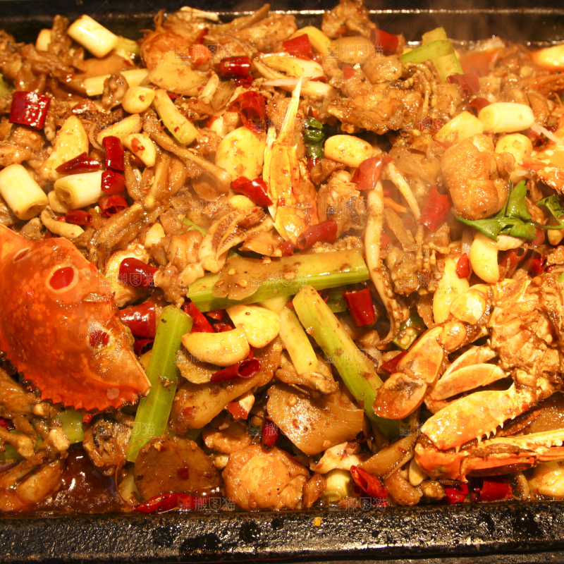 深底上的香辣肉蟹煲