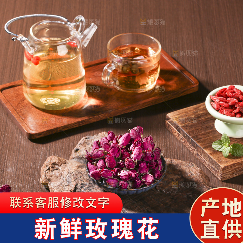 木底上的干玫瑰花