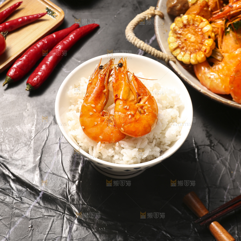 深底上的干锅大虾