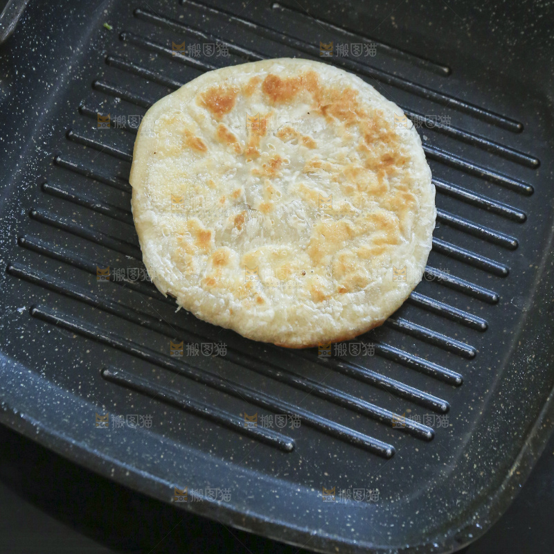 锅里的煎饼