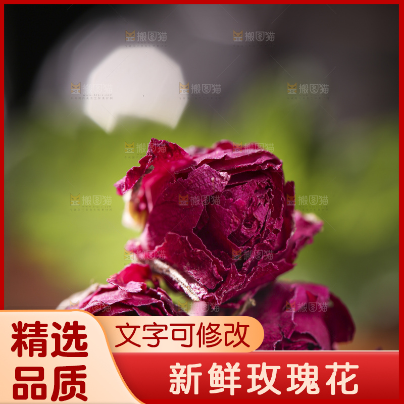 木底上的干玫瑰花