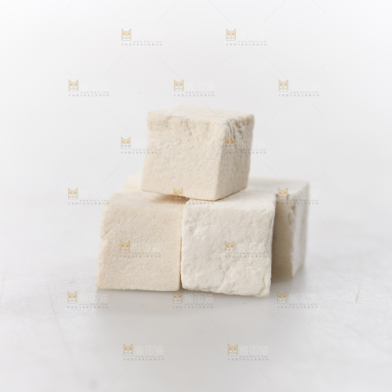 白底上的茯苓