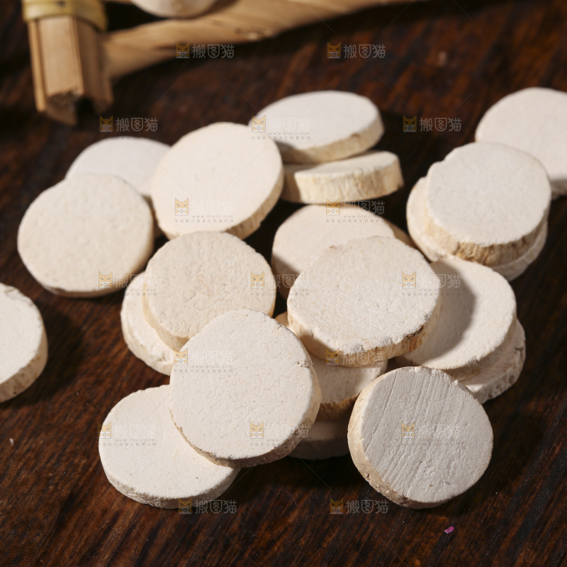 木底上的山药片
