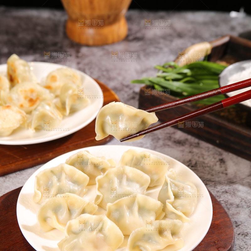 盘子里的手工水饺
