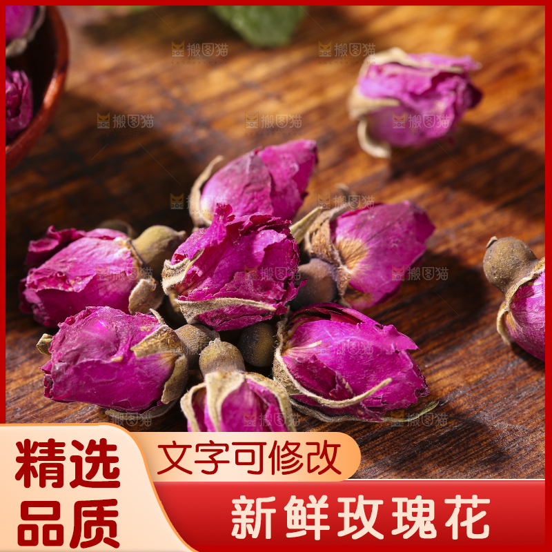 木底上的干玫瑰花