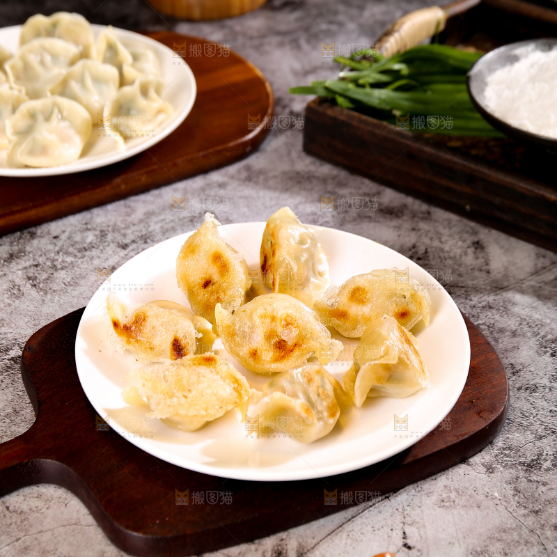 盘子里的手工水饺