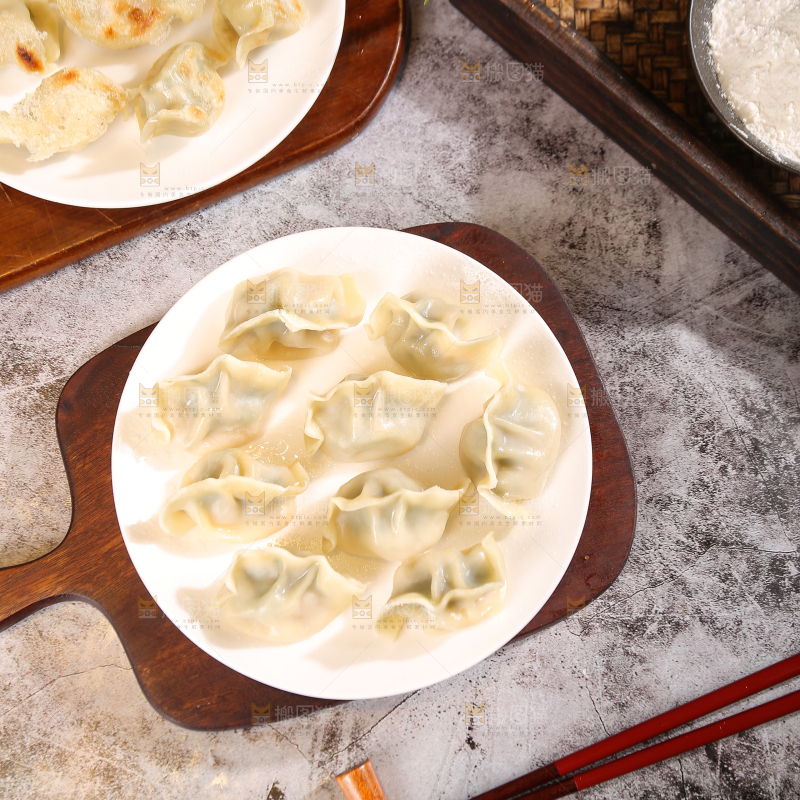 盘子里的手工水饺
