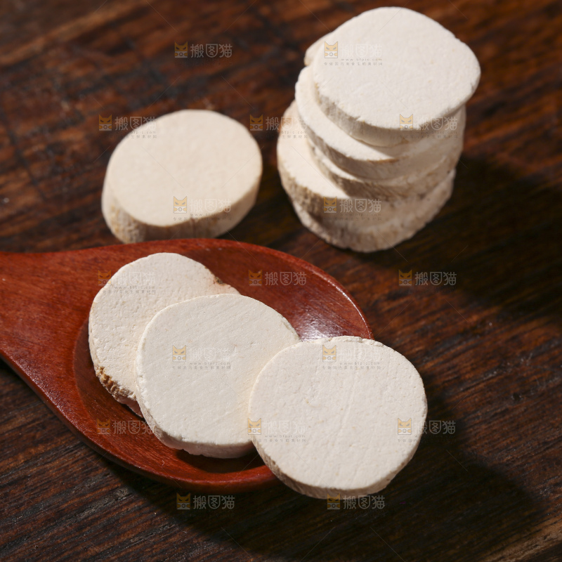 木底上的山药片