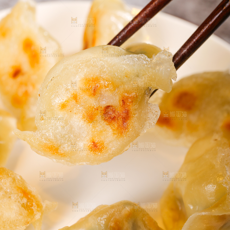 盘子里的手工水饺
