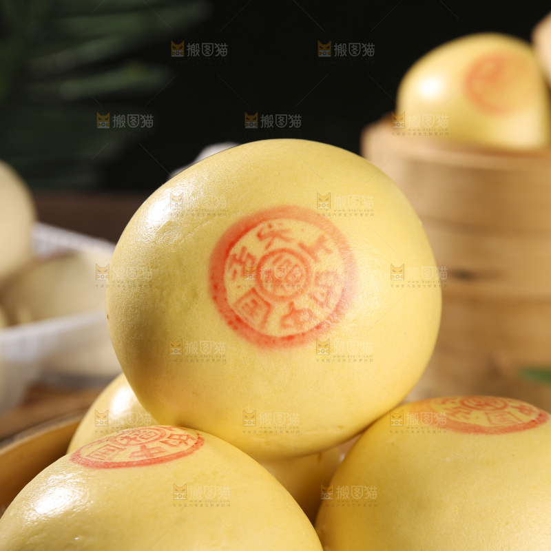 深底上的玉米馒头