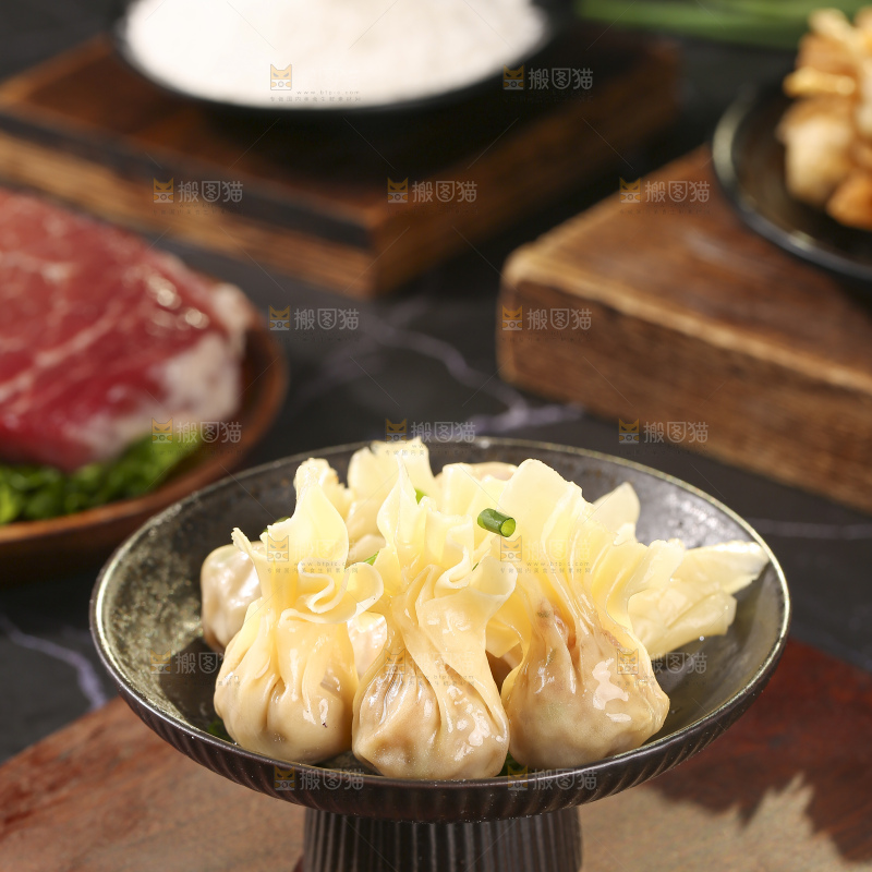 深底上的小金鱼馄饨