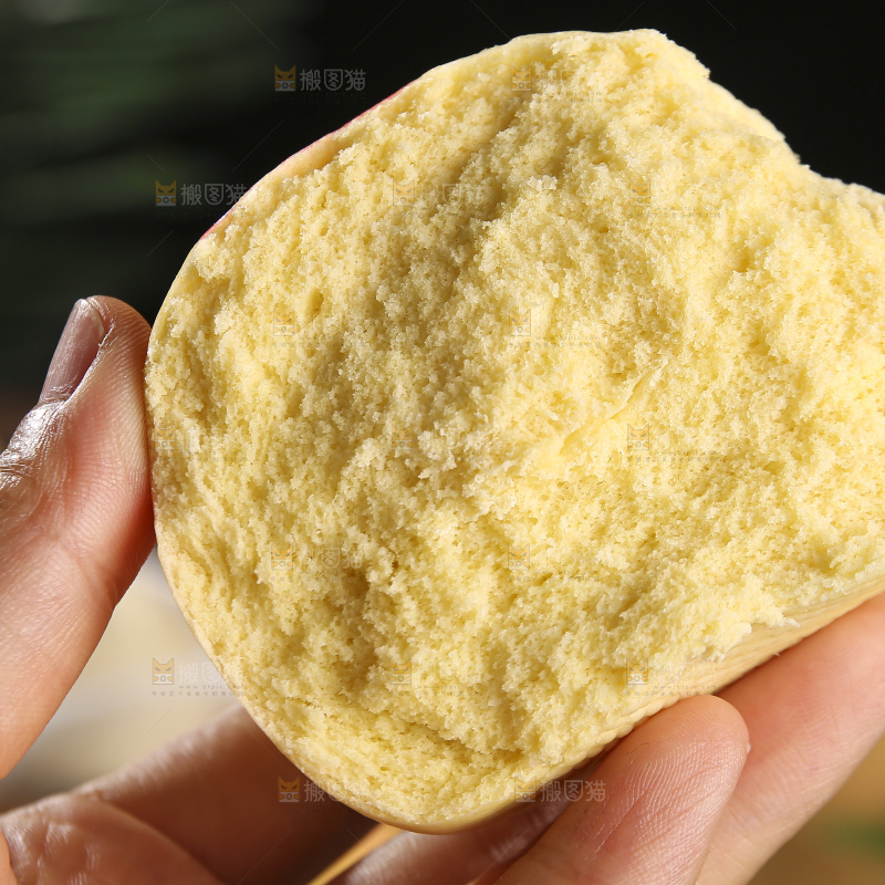 深底上的玉米馒头