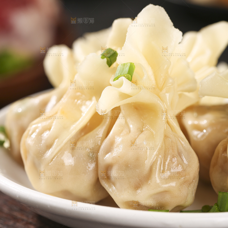 深底上的小金鱼馄饨