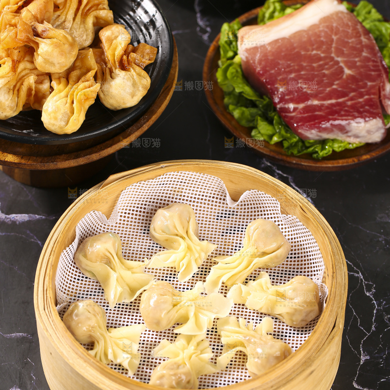 深底上的小金鱼馄饨
