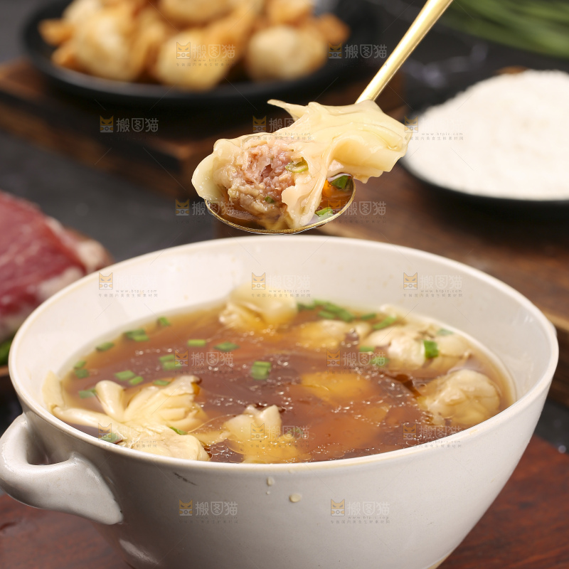深底上的小金鱼馄饨