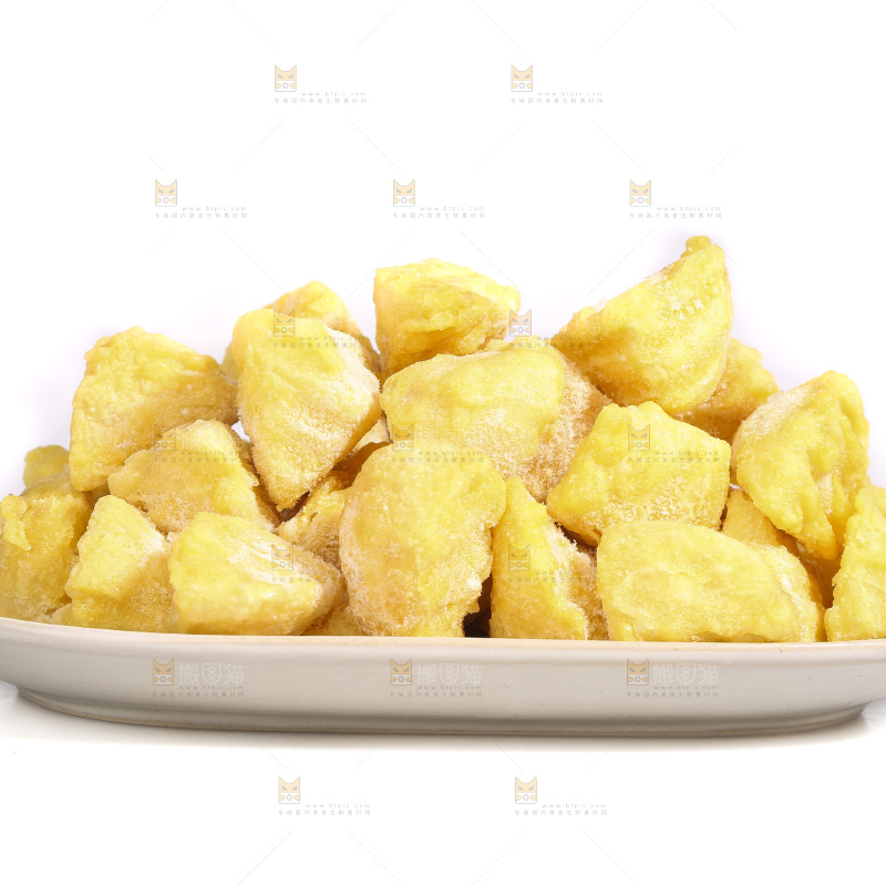 白底上的锅巴土豆