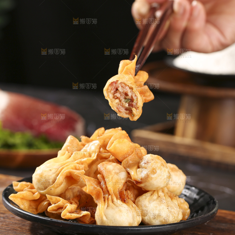 深底上的小金鱼馄饨