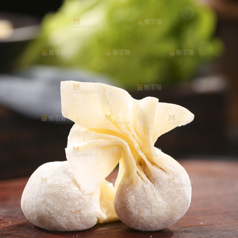 深底上的小金鱼馄饨