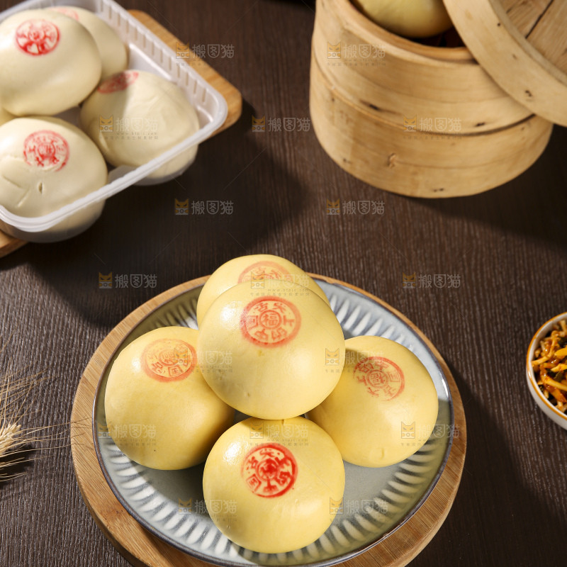 深底上的玉米馒头