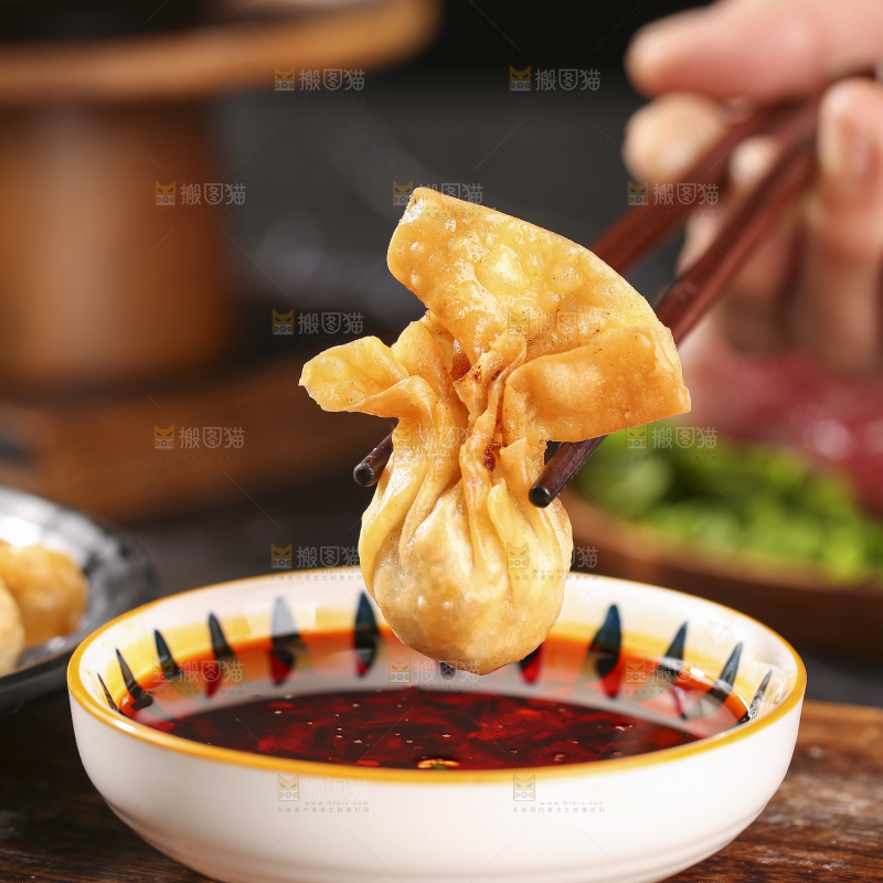 深底上的小金鱼馄饨