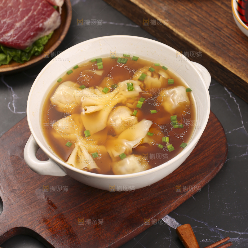 深底上的小金鱼馄饨