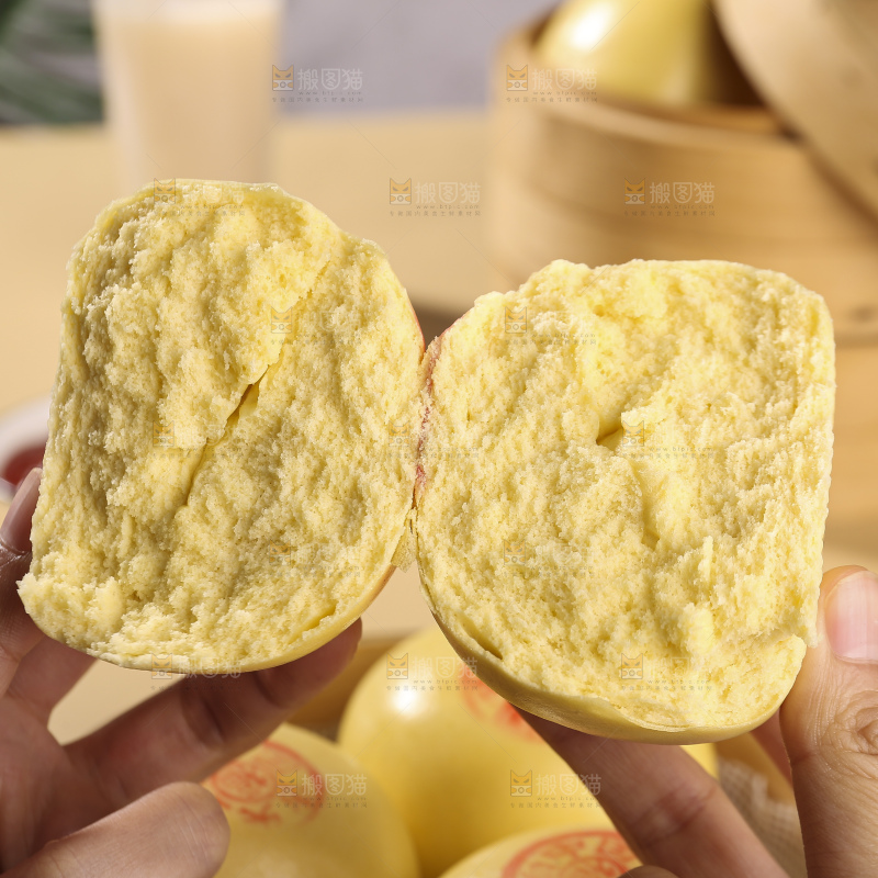 浅底上的玉米馒头