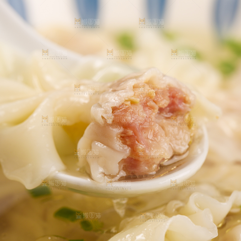 深底上的小金鱼馄饨