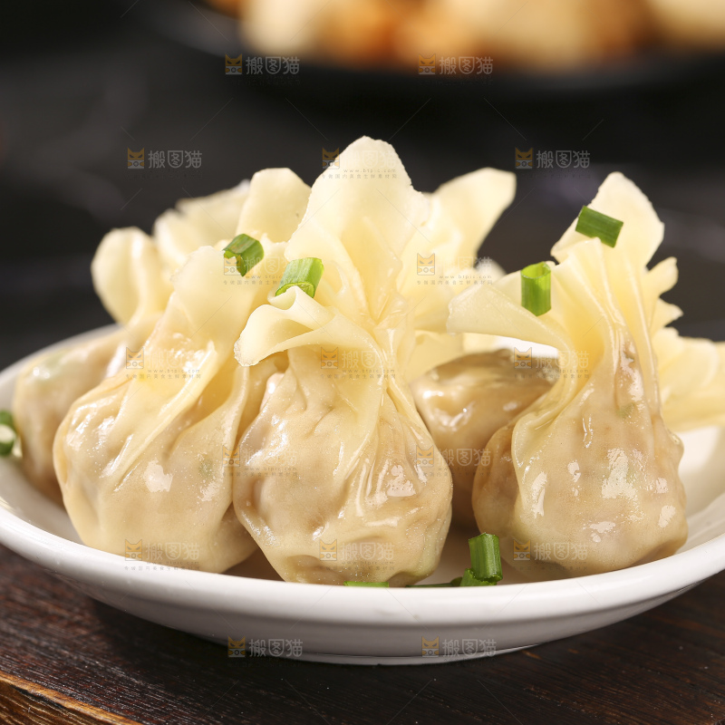 深底上的小金鱼馄饨