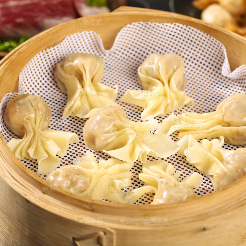 深底上的小金鱼馄饨
