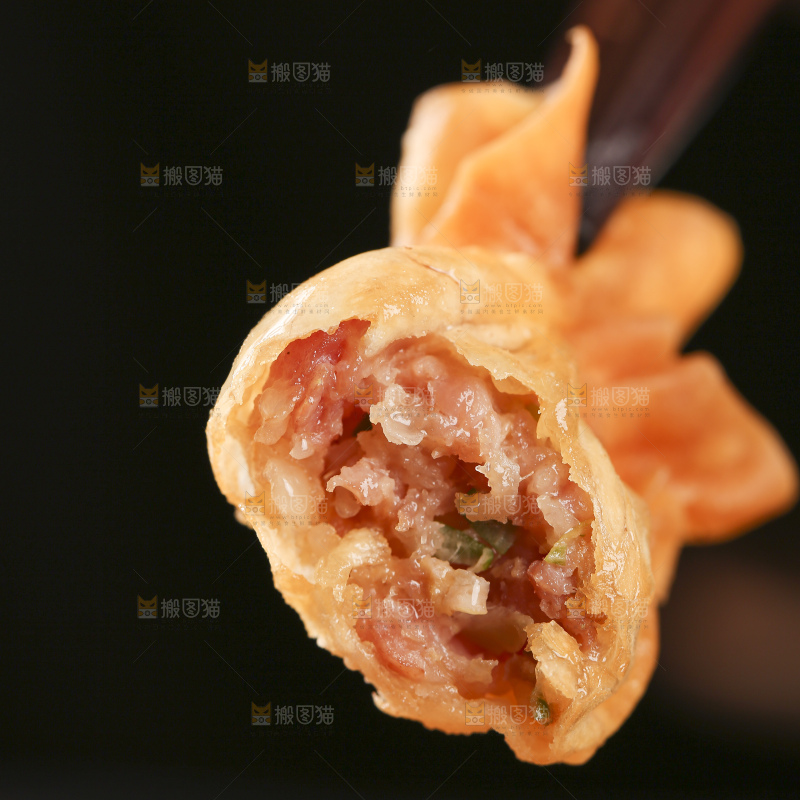 深底上的小金鱼馄饨