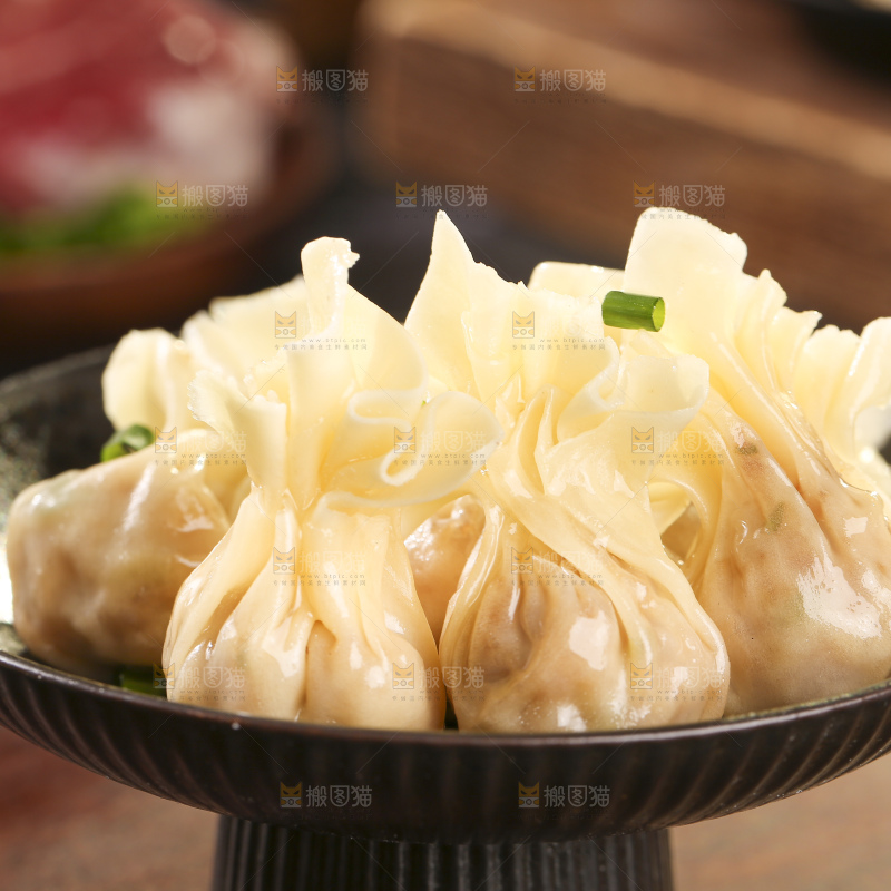 深底上的小金鱼馄饨