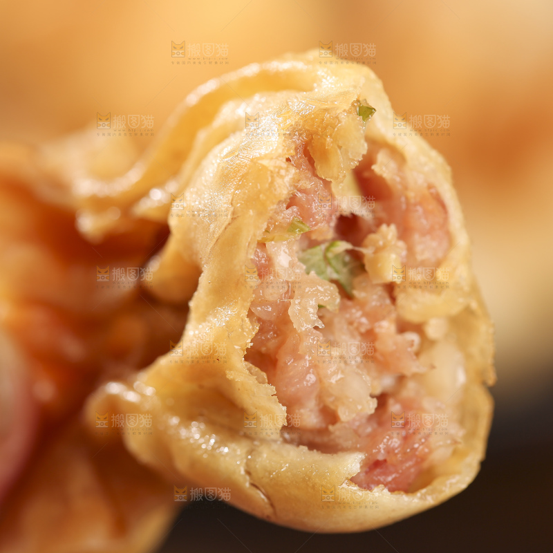 深底上的小金鱼馄饨