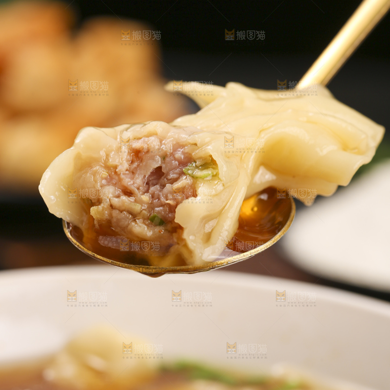 深底上的小金鱼馄饨