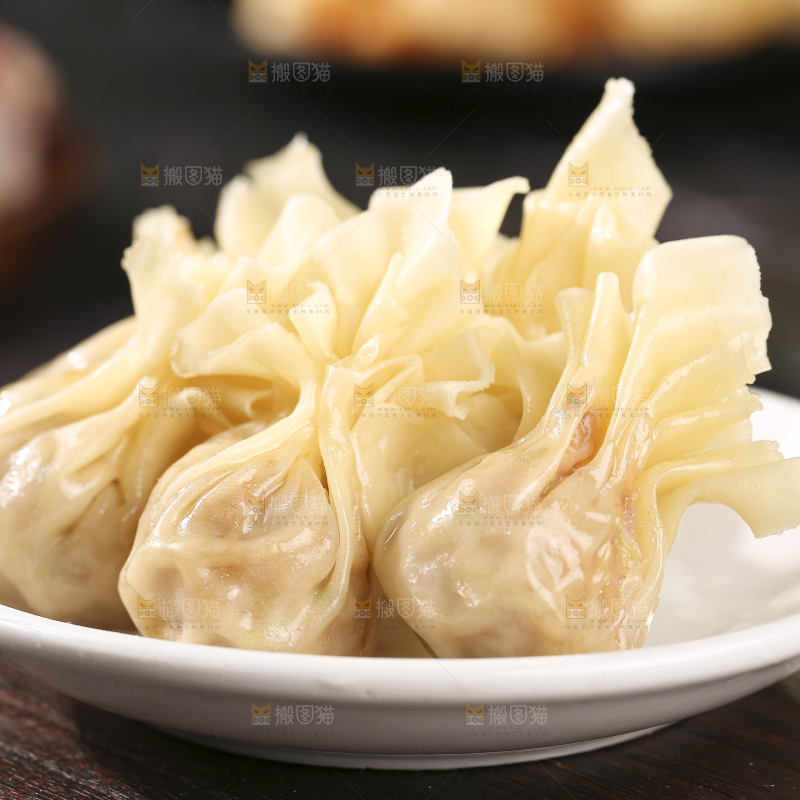 深底上的小金鱼馄饨