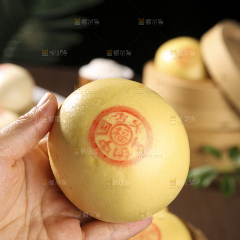 深底上的玉米馒头